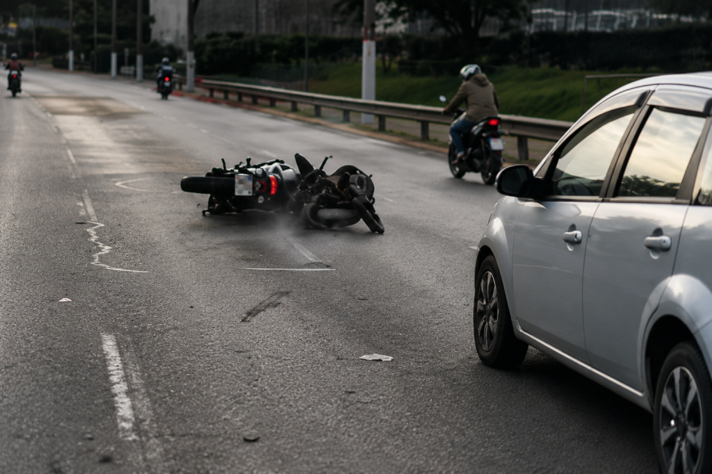 Motociclista cai na Marginal Tietê enquanto filmava passeio motociclista-cai-na-marginal-tiete-enquanto-filmava-passeio